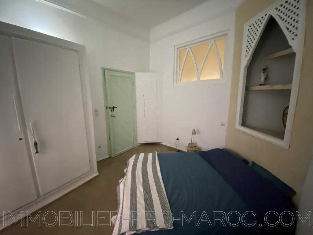 Appartement Avantages Idéalement situé dans le cœur de la médina et vendu meublé cet appartement titré est prêt pour la location saisonniere ou pour être un petit pied à terre.