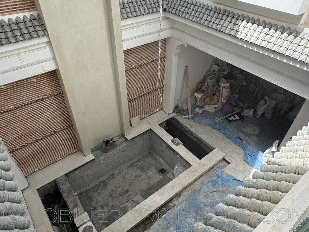 Riad Avantages Entièrement rénové
Piscine dans le patio et sur le toit
Emplacement de premier choix à Ryad Laarouss coeur de Médina