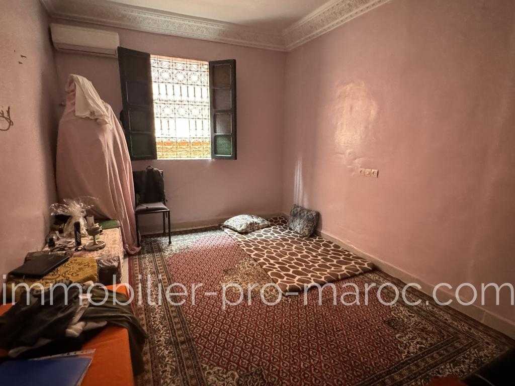 Riad Avantages Emplacement coeur de Médina proche Médersa Ben Youssef
Dépose voiture à proximité
Beau potentiel pour investissement locatif type Airbnb